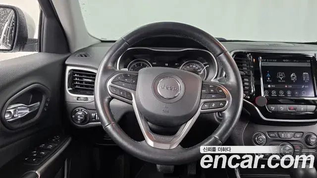 Jeep Cherokee 2020 — ფოტო 16/20