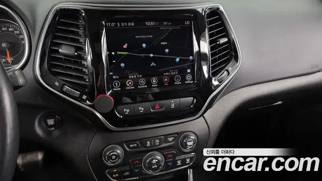 Jeep Cherokee 2020 — ფოტო 10/20