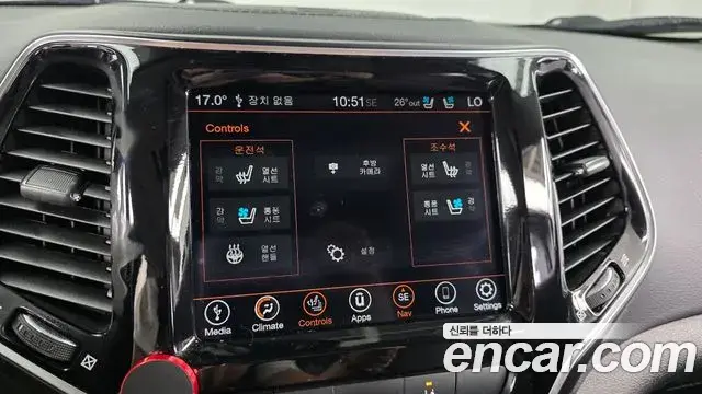 Jeep Cherokee 2020 — ფოტო 7/20