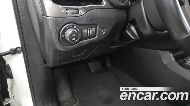Jeep Cherokee 2020 — ფოტო 14/20
