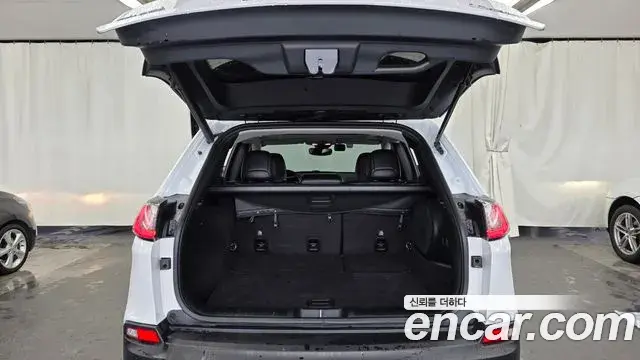 Jeep Cherokee 2020 — ფოტო 4/20