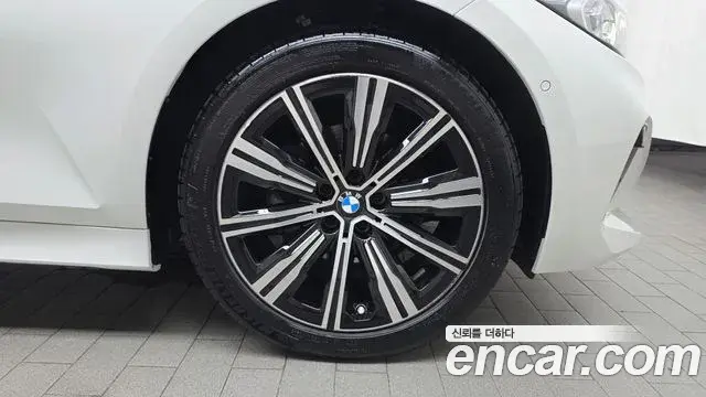 BMW 3 Series 2025 — Photo 18/30