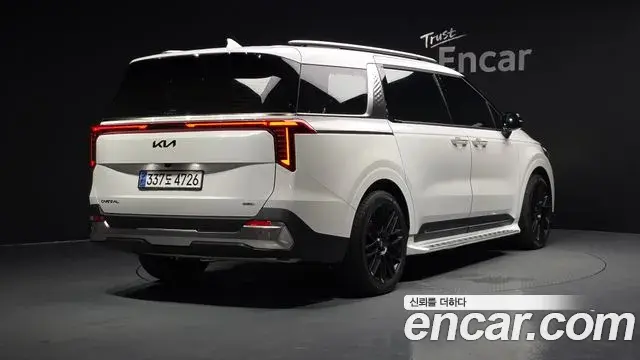 Kia Carnival 2023 — Şəkil 30/46