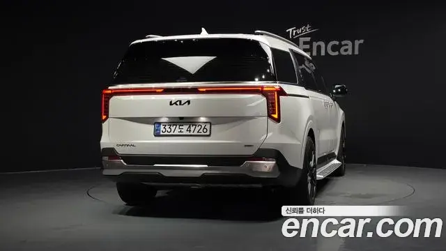Kia Carnival 2023 — Şəkil 33/46