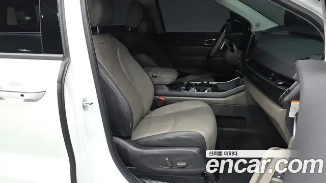 Kia Carnival 2023 — Şəkil 35/46