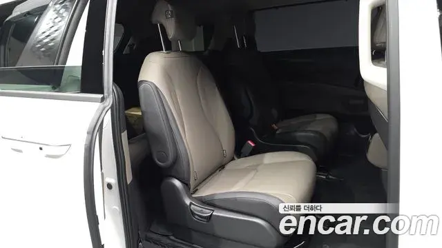 Kia Carnival 2023 — Şəkil 44/46