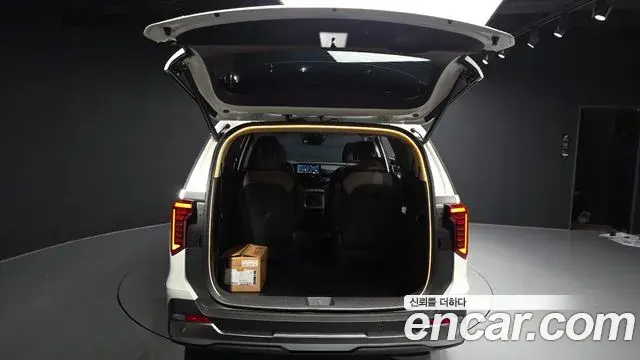 Kia Carnival 2023 — Şəkil 8/46