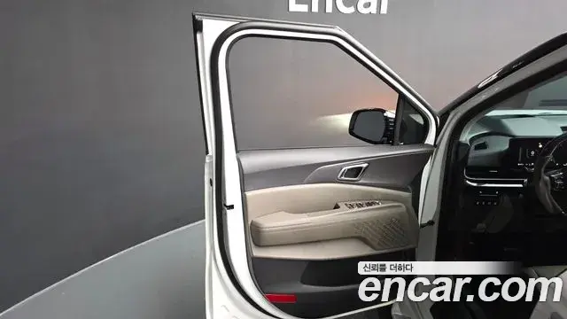 Kia Carnival 2023 — Şəkil 29/46