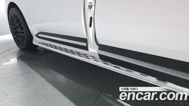 Kia Carnival 2023 — Şəkil 36/46
