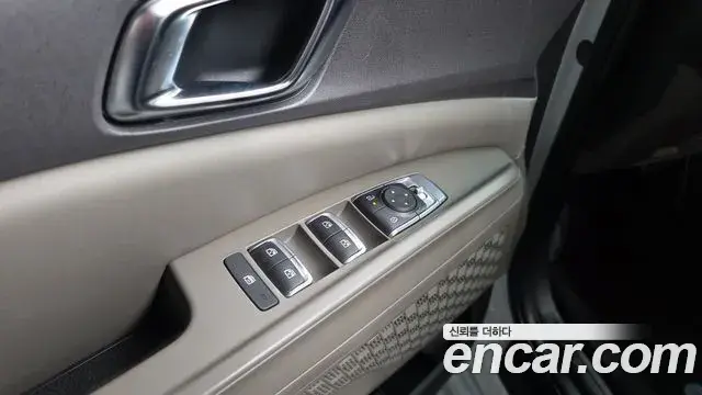 Kia Carnival 2023 — Şəkil 28/46