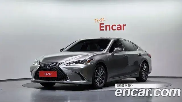 Lexus ES300h 2018 — ფოტო 13/20