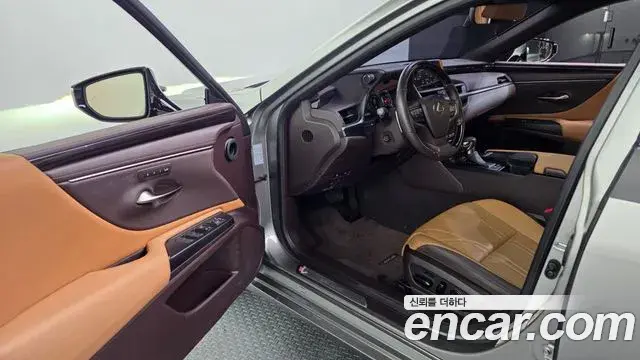 Lexus ES300h 2018 — ფოტო 9/20