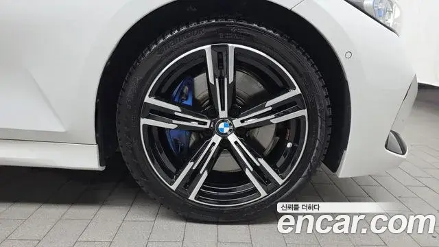 BMW 3 Series 2024 — ფოტო 14/31