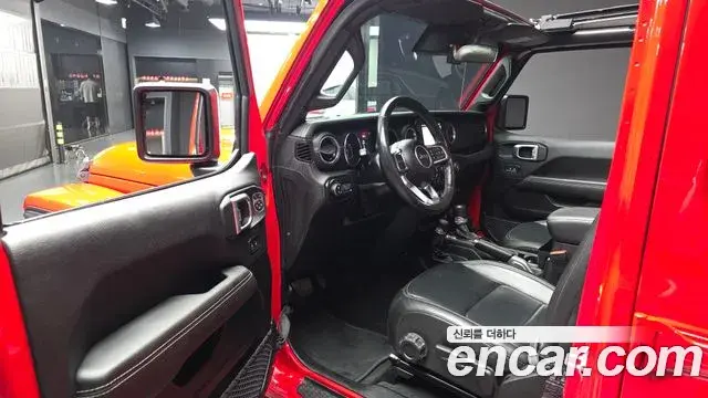 Jeep Wrangler 2021 — Şəkil 18/30