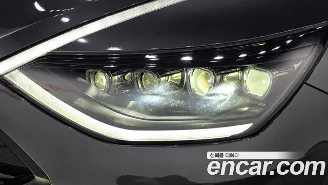 Hyundai Sonata Hybrid 2022 — Photo 9/36