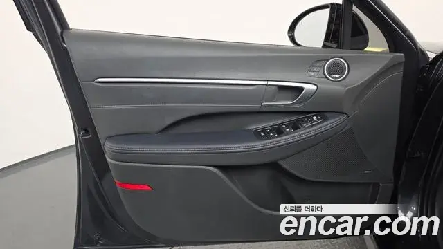 Hyundai Sonata Hybrid 2022 — Photo 24/36