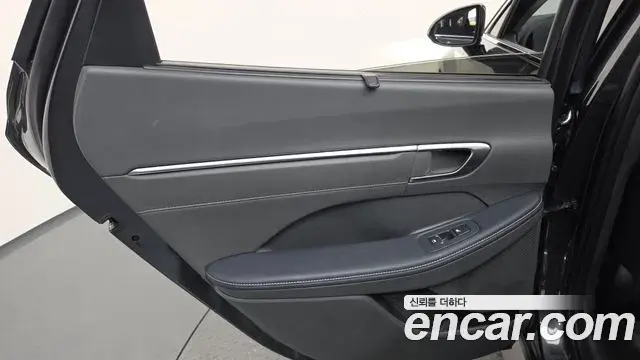 Hyundai Sonata Hybrid 2022 — Photo 15/36
