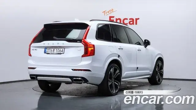 Volvo XC90 2021 — Фото 1/20