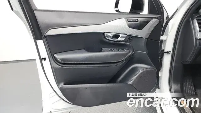 Volvo XC90 2021 — Şəkil 31/40