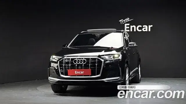 Audi Q7 2022 — Şəkil 28/32