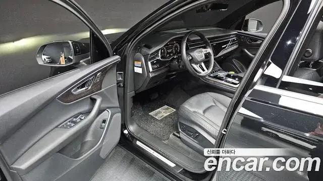 Audi Q7 2022 — Şəkil 13/32