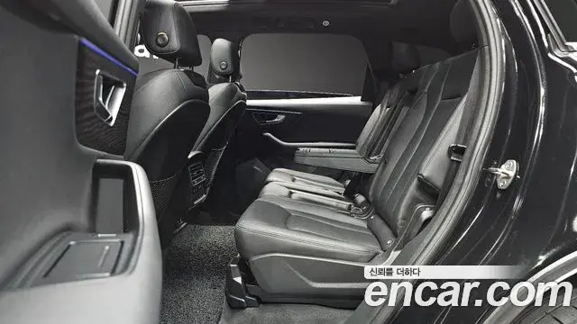 Audi Q7 2022 — Şəkil 10/32
