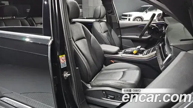 Audi Q7 2022 — Şəkil 9/32
