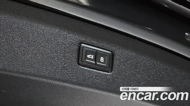 Audi Q7 2022 — Şəkil 18/32