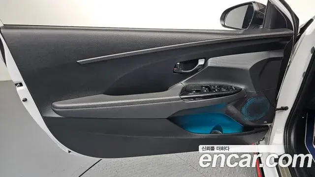 Hyundai Veloster 2018 — ფოტო 30/33