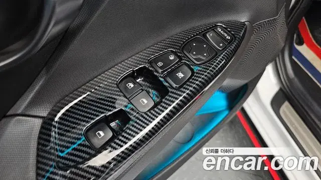 Hyundai Veloster 2018 — ფოტო 22/33