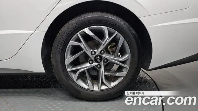 Hyundai Sonata Hybrid 2019 — Photo 11/31
