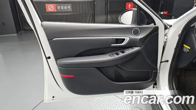 Hyundai Sonata Hybrid 2019 — Photo 16/31