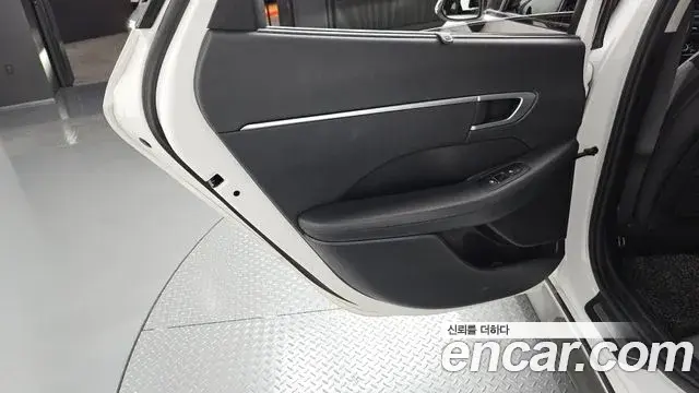 Hyundai Sonata Hybrid 2019 — Photo 4/31