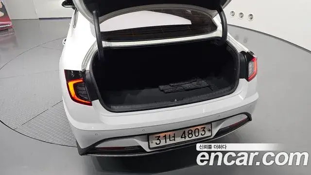Hyundai Sonata Hybrid 2019 — Photo 18/31