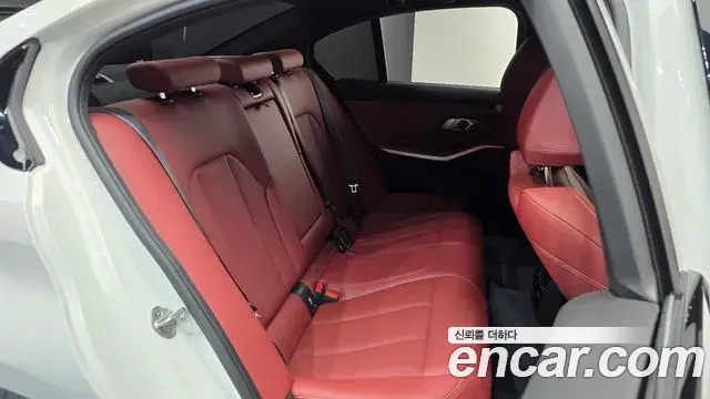 BMW 3 Series 2025 — Photo 8/34