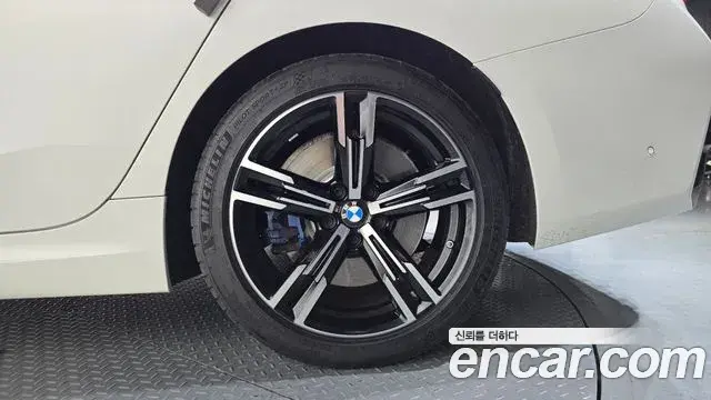 BMW 3 Series 2025 — Photo 19/34