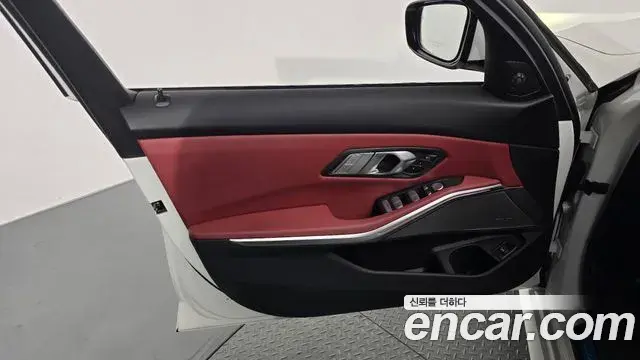BMW 3 Series 2025 — Photo 27/34