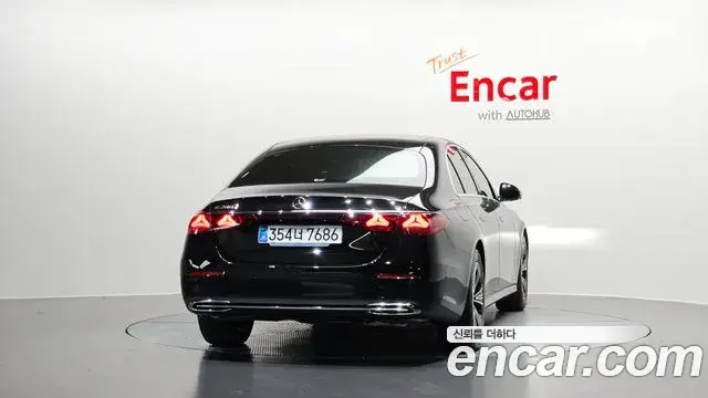 Mercedes-Benz E-Class 2025 — Фото 4/20