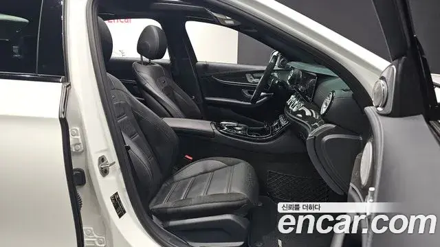 Mercedes-Benz E-Class 2019 — Фото 10/20
