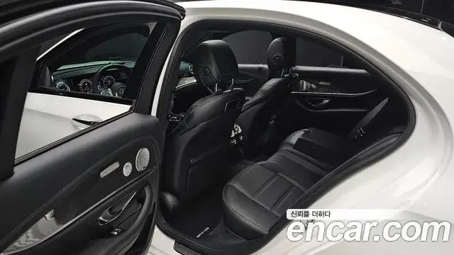 Mercedes-Benz E-Class 2019 — Фото 12/20
