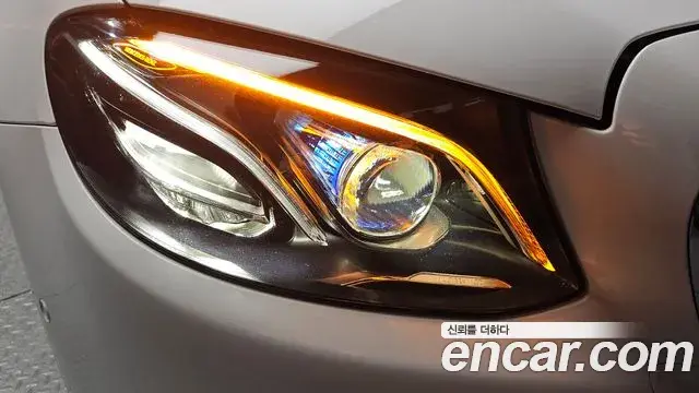 Mercedes-Benz E-Class 2019 — Şəkil 34/37