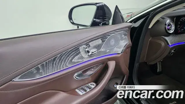 Mercedes-Benz CLS-Class 2021 — Photo 34/37