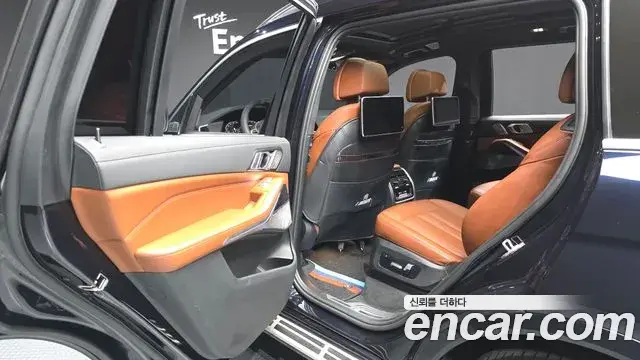 BMW X7 2022 — Şəkil 17/33