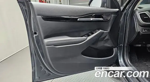 Kia Seltos 2023 — Şəkil 23/32