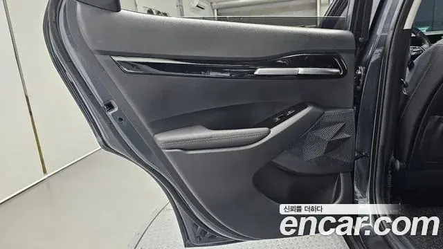 Kia Seltos 2023 — Şəkil 2/32