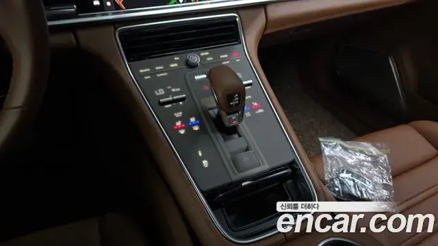 Porsche Panamera 2024 — Şəkil 14/20
