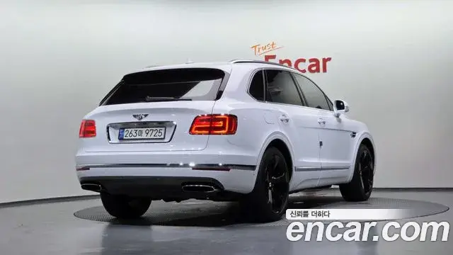 Bentley Bentayga 2018 — Şəkil 4/20