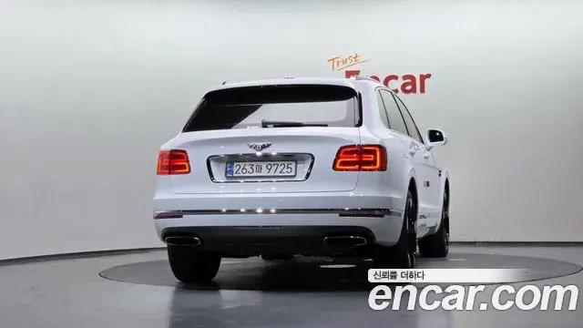 Bentley Bentayga 2018 — Şəkil 15/20