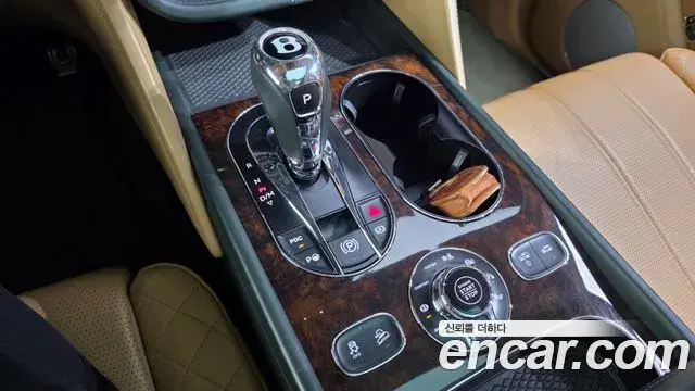 Bentley Bentayga 2018 — Şəkil 17/20