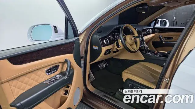 Bentley Bentayga 2018 — Şəkil 10/20